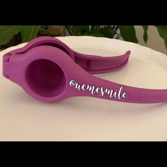 Tupperware Ergonomic Citrus/Lemon & Lime Squeezer Press - Picture 2 of 7